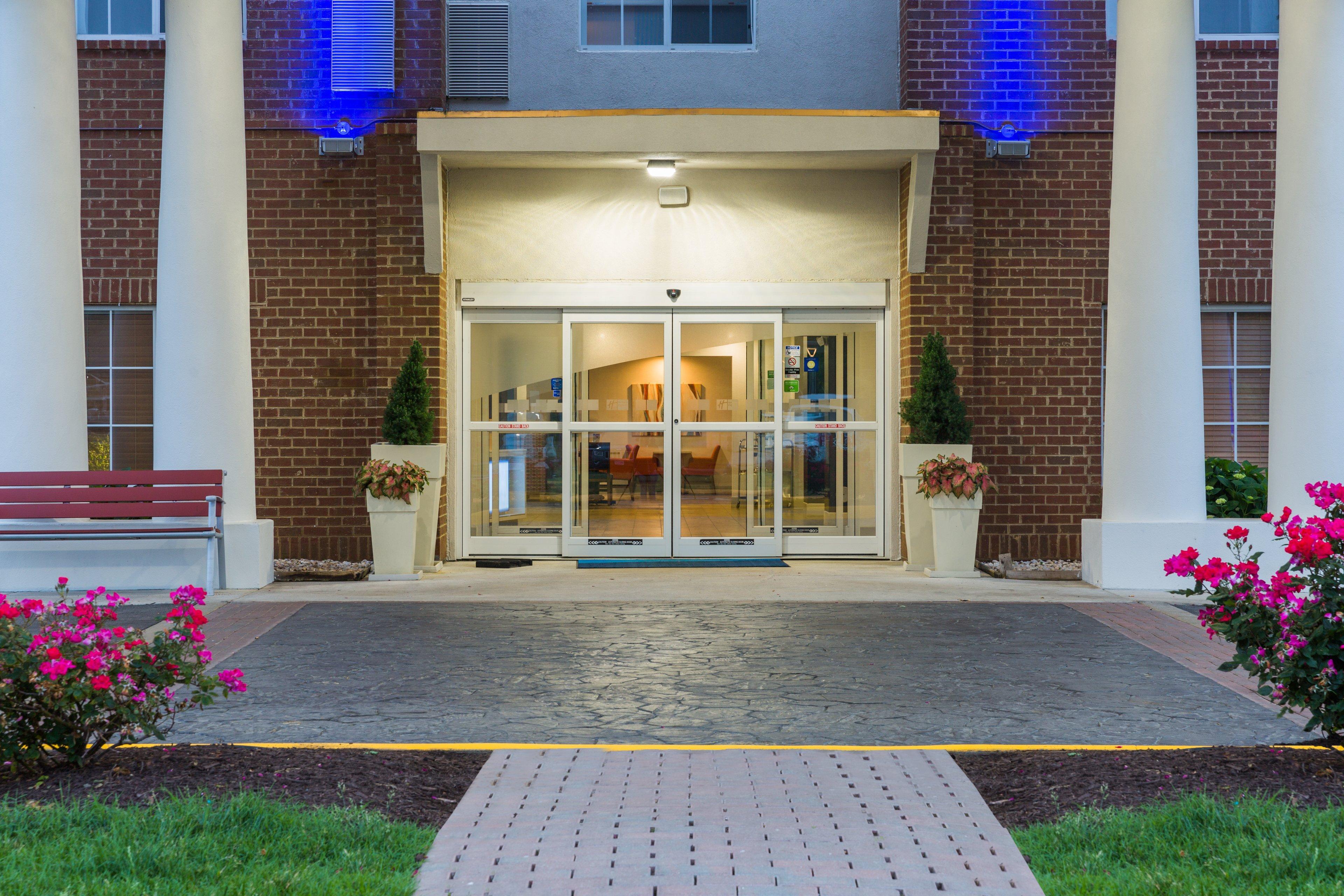 Holiday Inn Express Hotel And Suites Petersburg - Fort Lee By Ihg Exterior photo