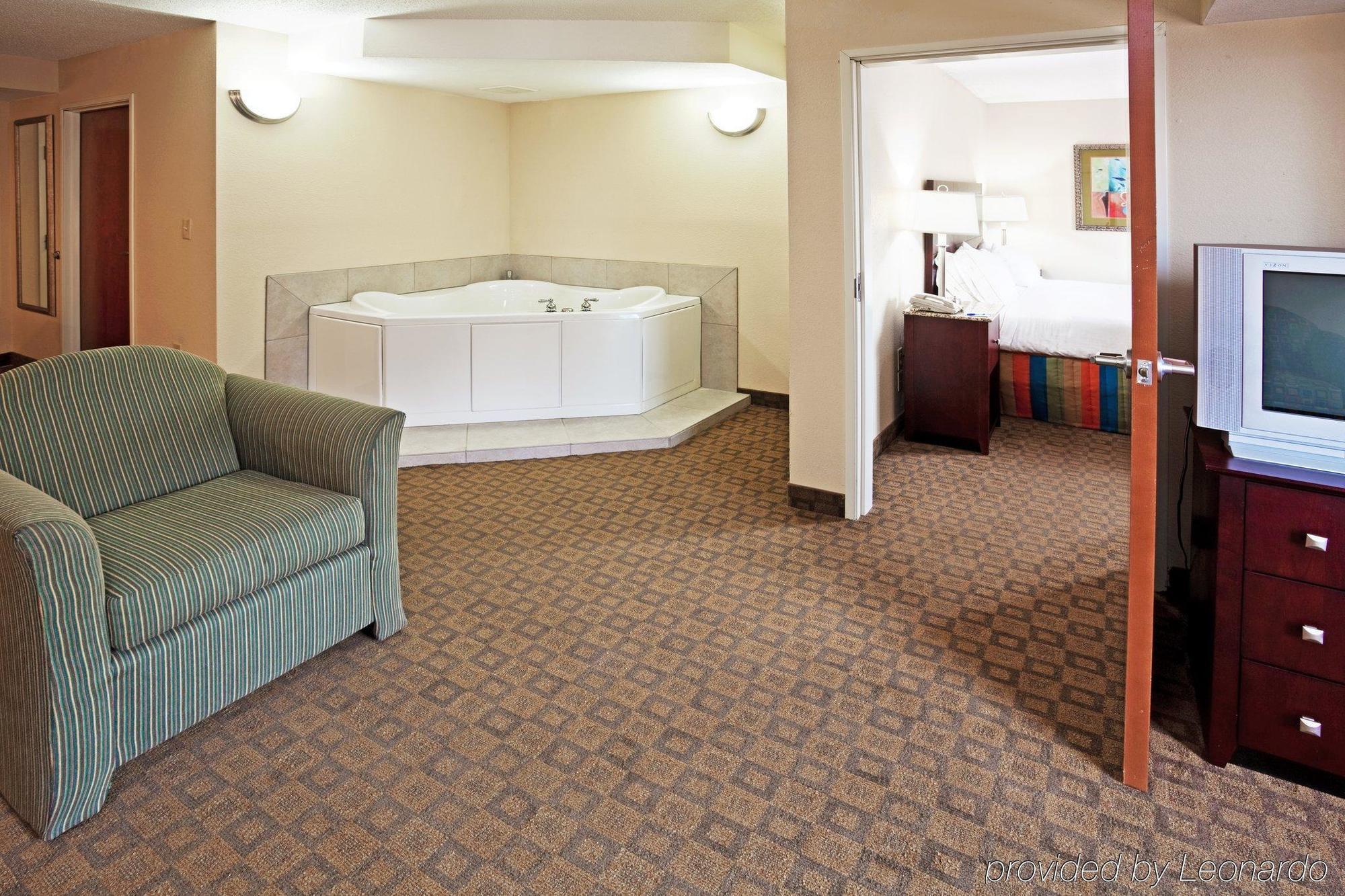 Holiday Inn Express Hotel And Suites Petersburg - Fort Lee By Ihg Exterior photo